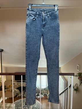 Levi’s Skinny Jeans in Washed Blue - Women